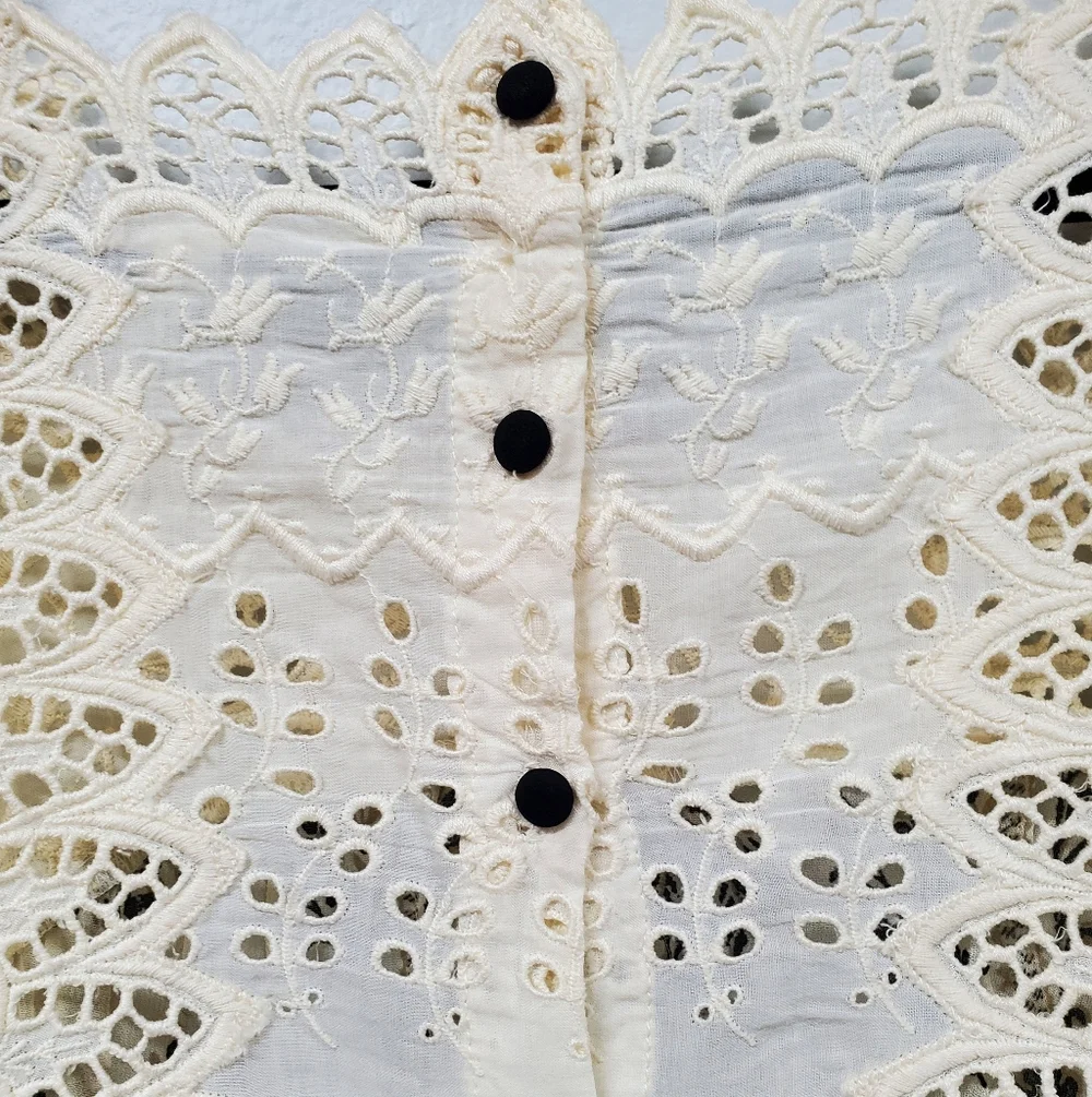 Floreat Cream Lace Yoke Floral Peasant Blouse - Picture 5 of 6